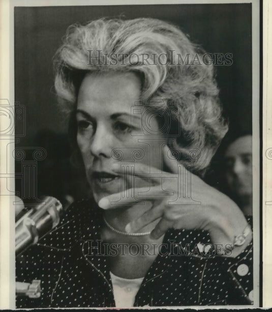 1973 Press Photo Sally Harmony Testifying before Senate Watergate Committee - Historic Images