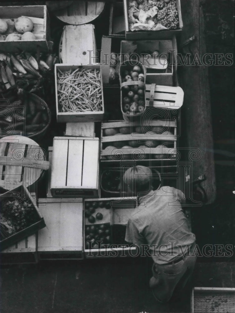 1954 Press Photo Fruit peddler&#39;s boxes at Milwaukee Commission Row - mjb58949 - Historic Images