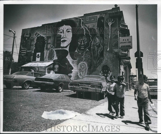 1977 Press Photo Ground view of 4th & National mural in Milwaukee - mjb59082 - Historic Images