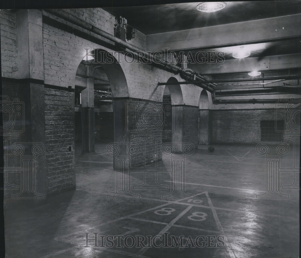 1956 Press Photo Girls & Boys Basement Gymnasium Milwaukee County Detention Home-Historic Images