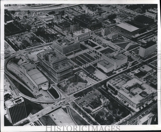 1971 Press Photo Aerial View of Downtown Milwaukee Area During Winter - Historic Images