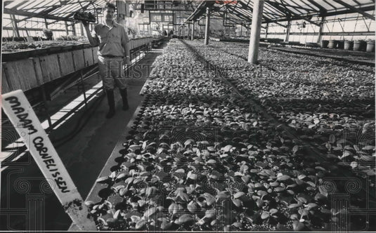1989 Press Photo Patrick Kehoe at Milwaukee County Greenhouse Center - mjb59364 - Historic Images