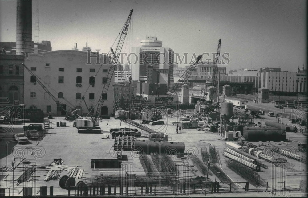 1985 Construction cranes shift above Milwaukee Theater District - Historic Images