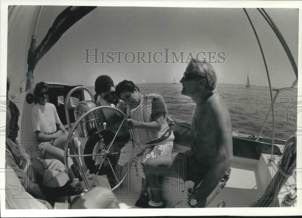 1992 Press Photo Lake Michigan, Sailing is Fun Day, Jim Caraway of Milwaukee - Historic Images