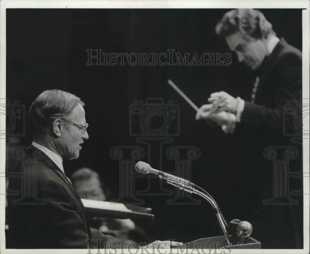 1977 Press Photo Rep Henry Reuss narrated Peter and Wolf with Milwaukee Symphony - Historic Images