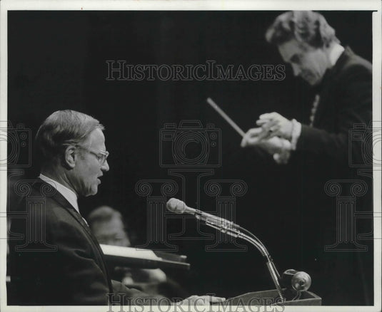1977 Press Photo Rep Henry Reuss narrated Peter and Wolf with Milwaukee Symphony - Historic Images