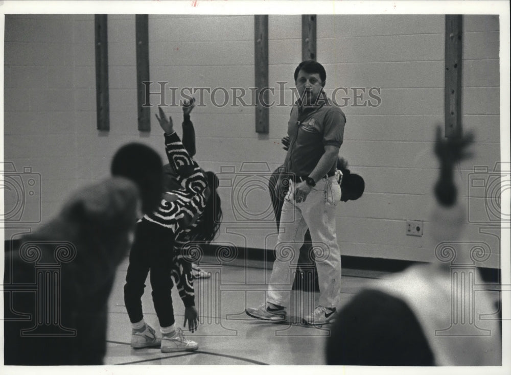1992 Teacher, Lyle Krueger with students. Milwaukee - Historic Images