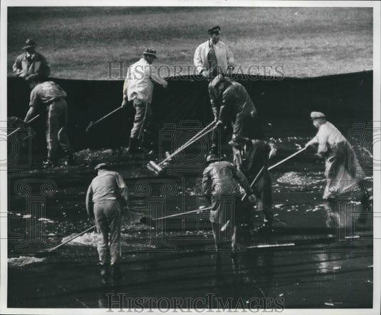 1958 Press Photo Worker put tarp on Stadium infield, Milwaukee - mjb59772 - Historic Images