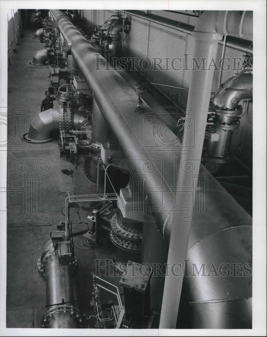 1962 Press Photo Interior water distribution at Milwaukee Water Department Plant - Historic Images