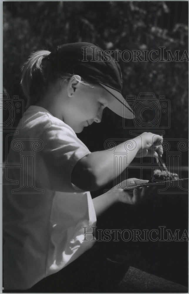 1993 Riveredge Nature Center, Elizabeth Bloom makes bird nests - Historic Images