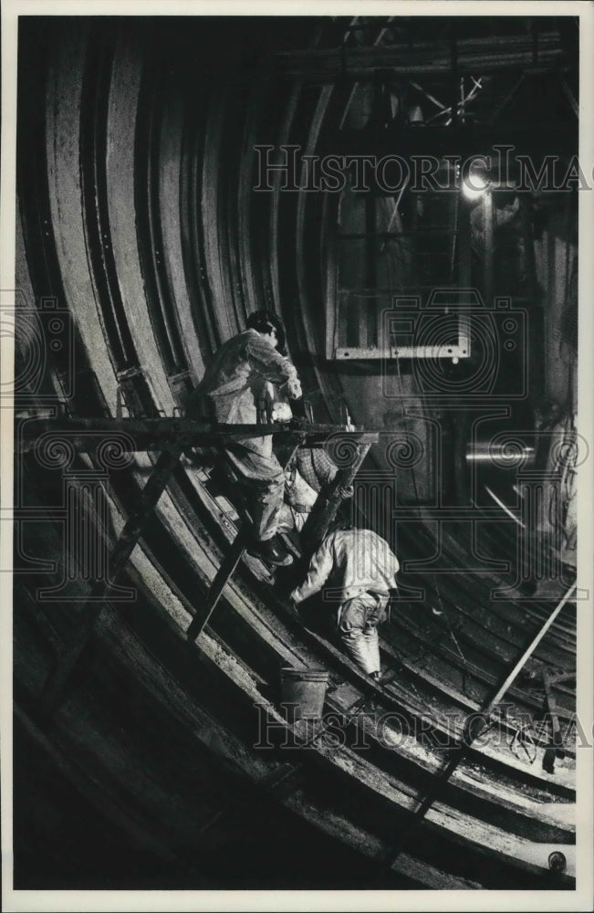 1989 Press Photo Workers are 2 miles into excess wastewater tunnel, Milwaukee - Historic Images