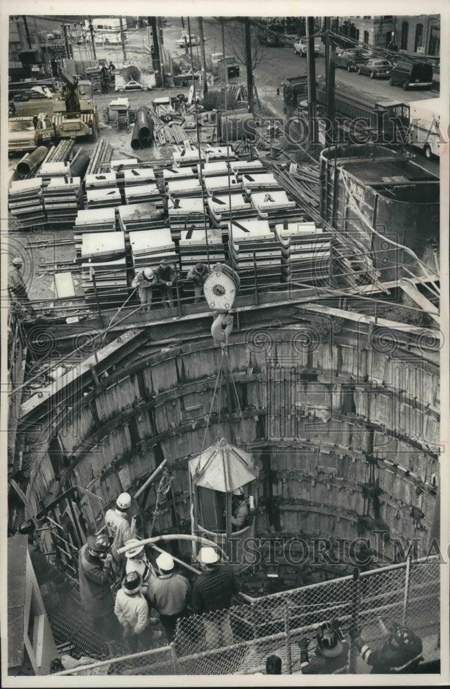 1988 Milwaukee Sewer Accidents, rescue squad lowered in deep tunnel - Historic Images