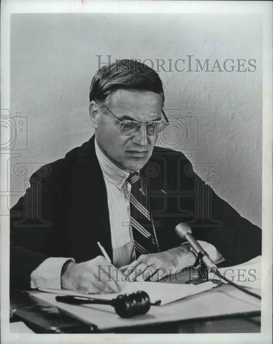 1970 Press Photo Representative Henry S. Reuss writing at desk. - mjb60444 - Historic Images