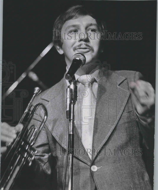1974 Press Photo Trumpeter Jim Robak on stage Waukesha's Ramada Inn, Milwaukee - Historic Images