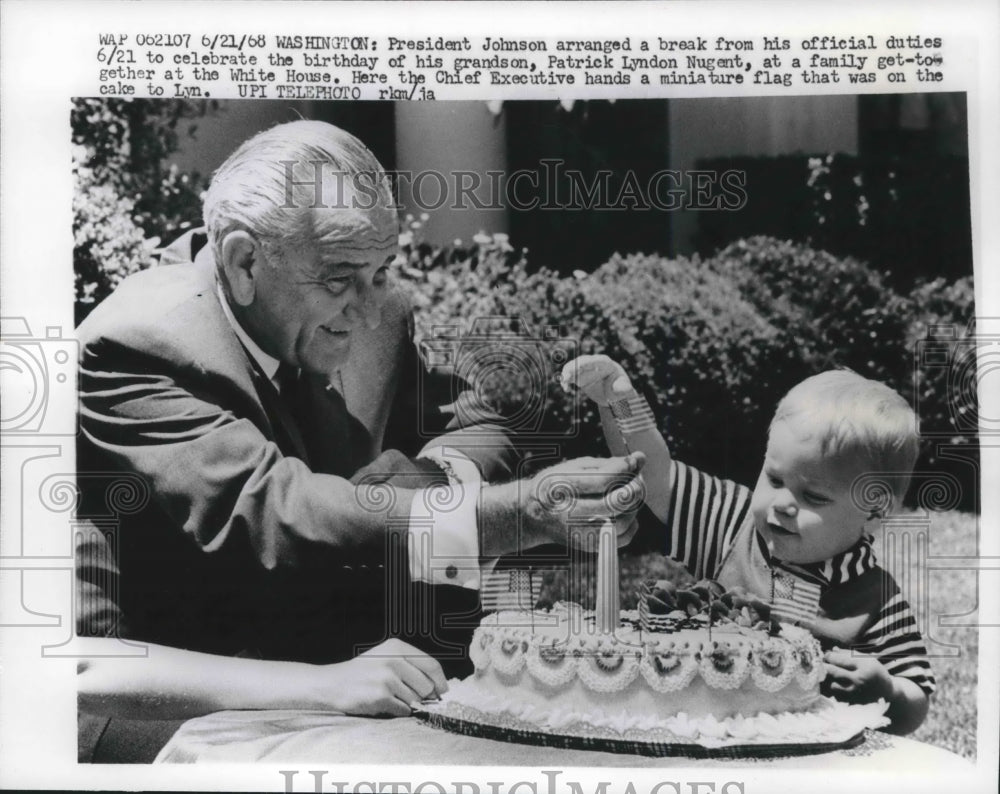 1968 Press Photo President Johnson celebrates grandson&#39;s birthday at White House - Historic Images