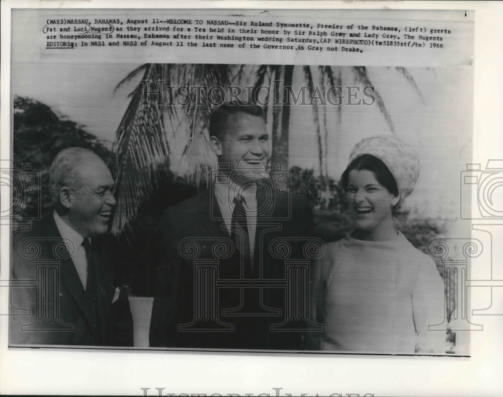 1966 Press Photo Pat and Luci Nugent attend Tea during Nassau Bahamas honeymoon - Historic Images