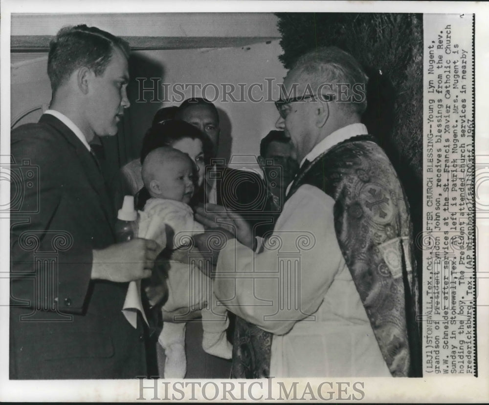 1967 Press Photo Father W.W. Schneider blesses Young Lynn Nugent - mjb60578- Historic Images