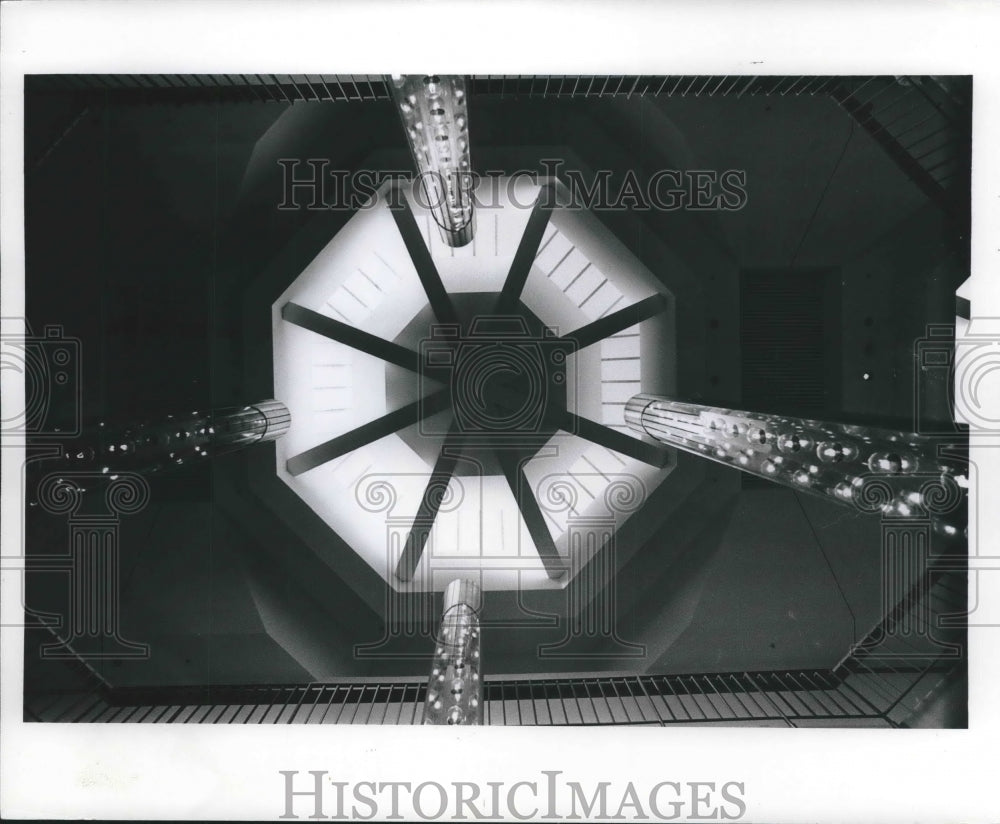 1972 Press Photo Blinking lights reach for skylights Northridge Shopping Center - Historic Images