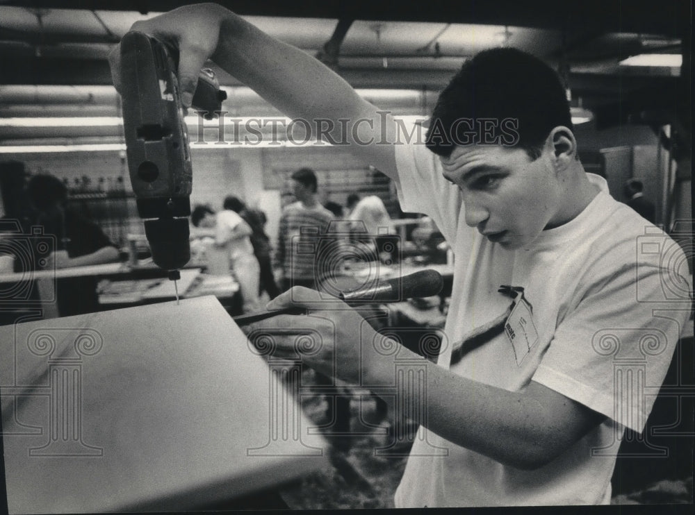 1993 Press Photo Danny Birnbaum At Milwaukee Area Technical College Competition - Historic Images