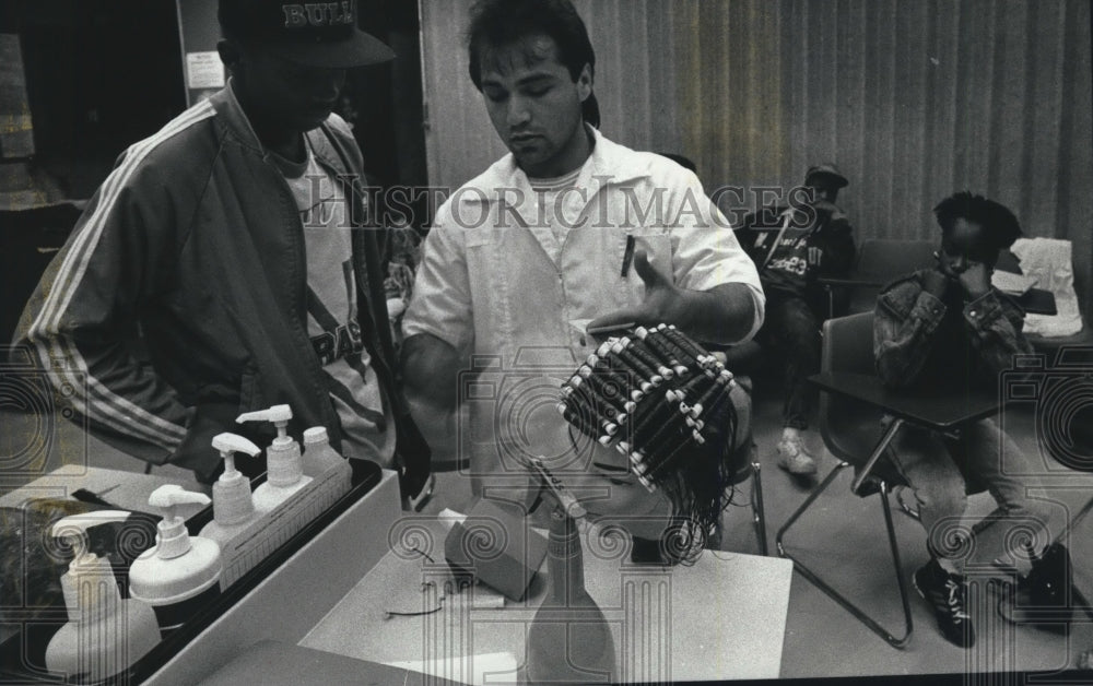 1990 Press Photo Student explores careers at Milwaukee Area Technical College - Historic Images