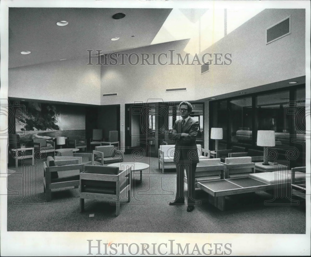 1979 Press Photo Administrator Bert Pyle at Milwaukee Mental Health Center-Historic Images