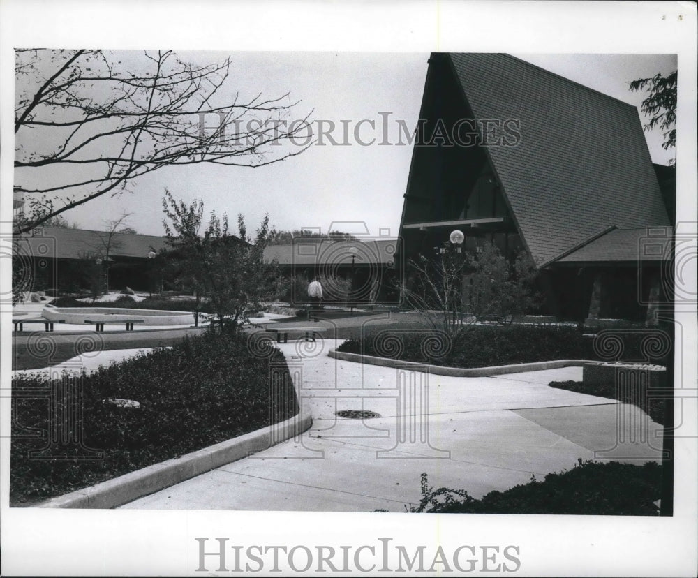 1971 Press Photo Ground view of Milwaukee Mental Health Center - mjb60735 - Historic Images