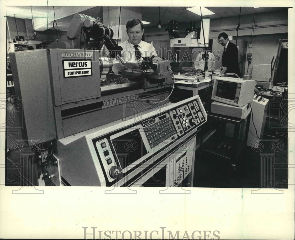 1987 Kenneth Andreska  at Milwaukee Area Technical Collage. - Historic Images