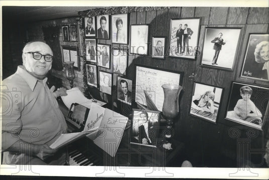 1975 Press Photo Stefan Halmo's basement covered in autographs - mjb60830 - Historic Images