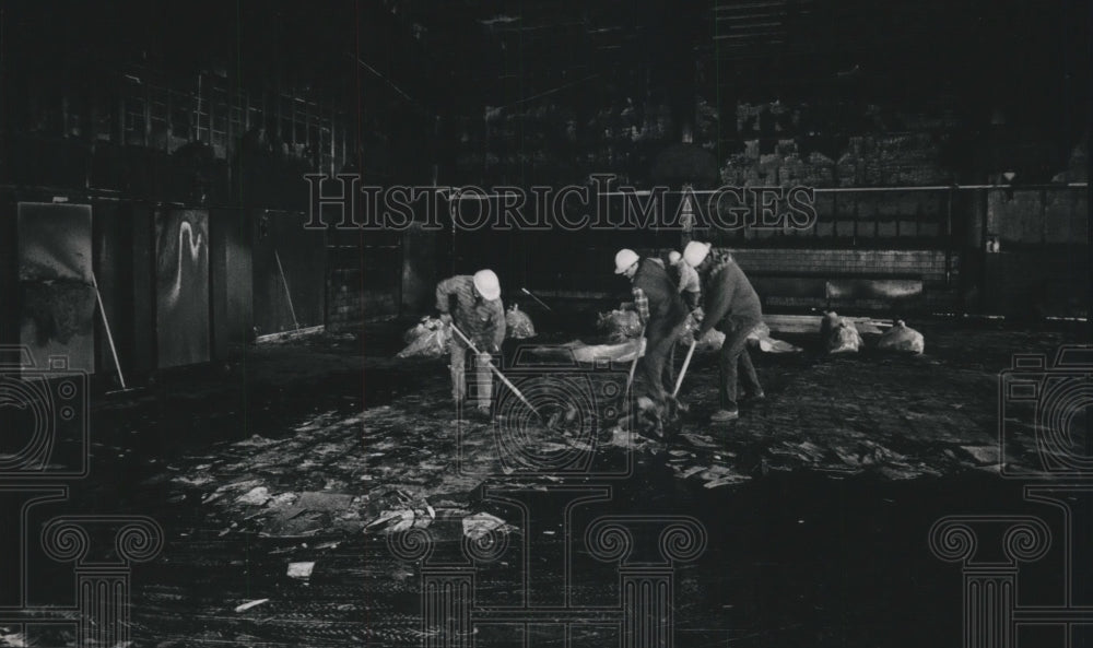1988 Workers cleanup after fire, Hampton Elementary School - Historic Images