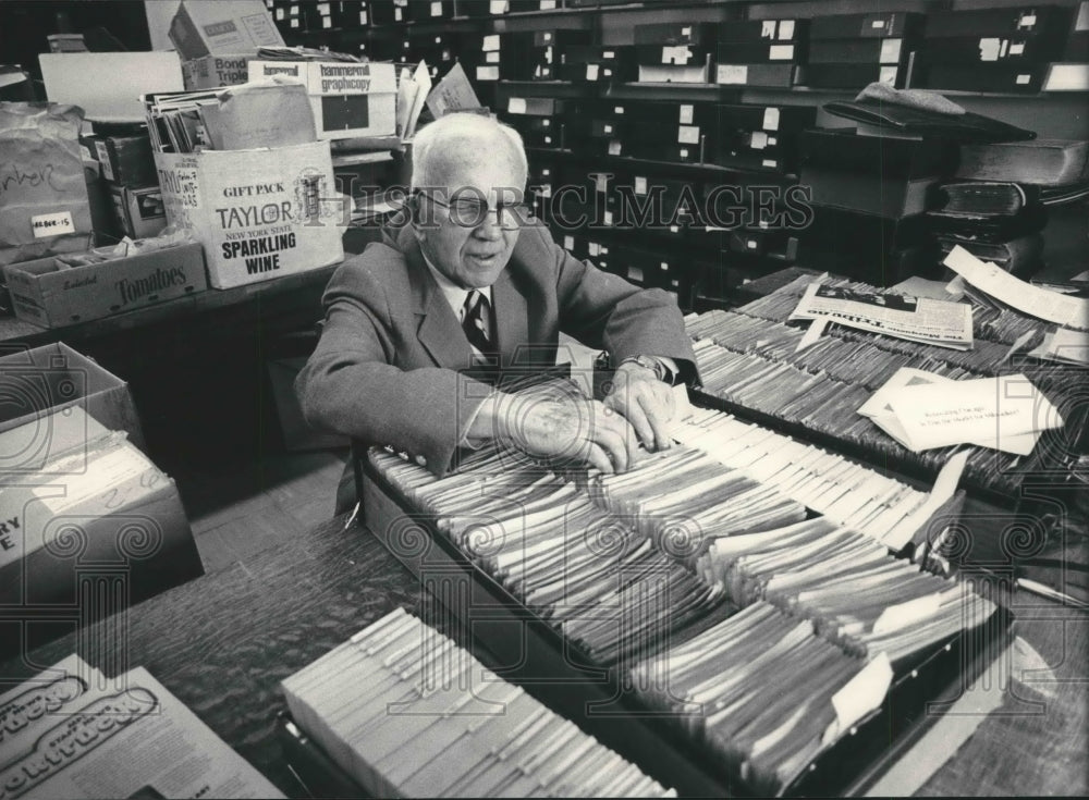 1983 Press Photo Milwaukee Public Library honors Herbert Rice - mjb60915 - Historic Images