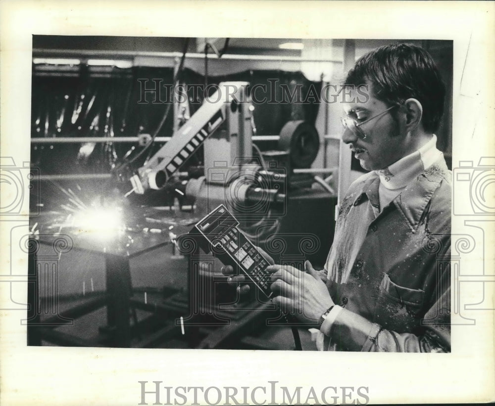 1984 Milwaukee Technical College, students.  Tom Kuptz modifies comp-Historic Images