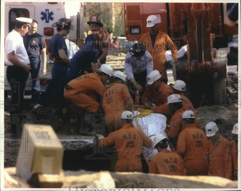 1993 Rescue Team Lifts Man from Collapsed Sewer Trench in Wisconsin-Historic Images