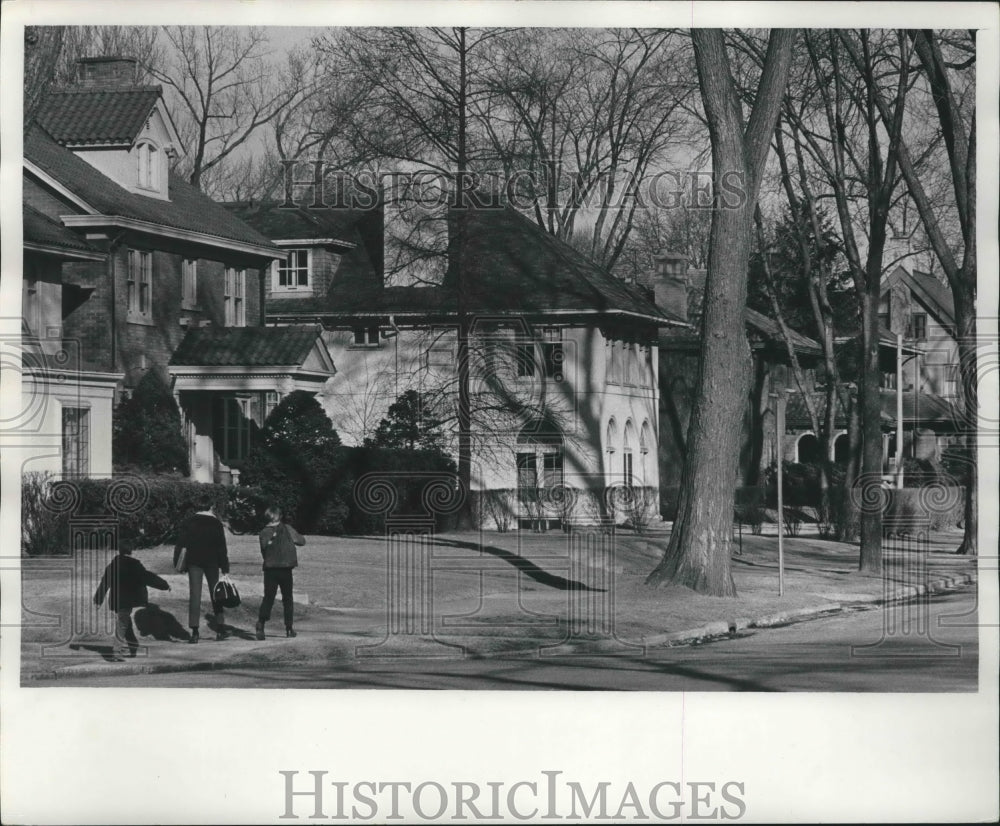 1968 Press Photo Homes Along the East Side Streets of Milwaukee, Wisconsin- Historic Images