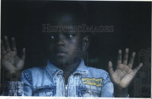 1993 Kamario Risiner behind screen door joins a Hollywood production - Historic Images