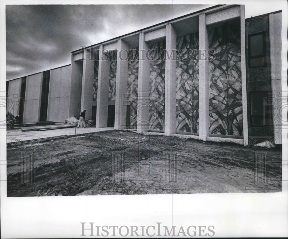 1965 Press Photo Alexander Hamilton High School, Milwaukee, nears completion - Historic Images