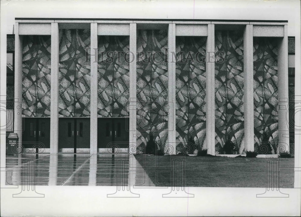 1967 Press Photo Tile murals at entrance to Hamilton High School in Milwaukee - Historic Images