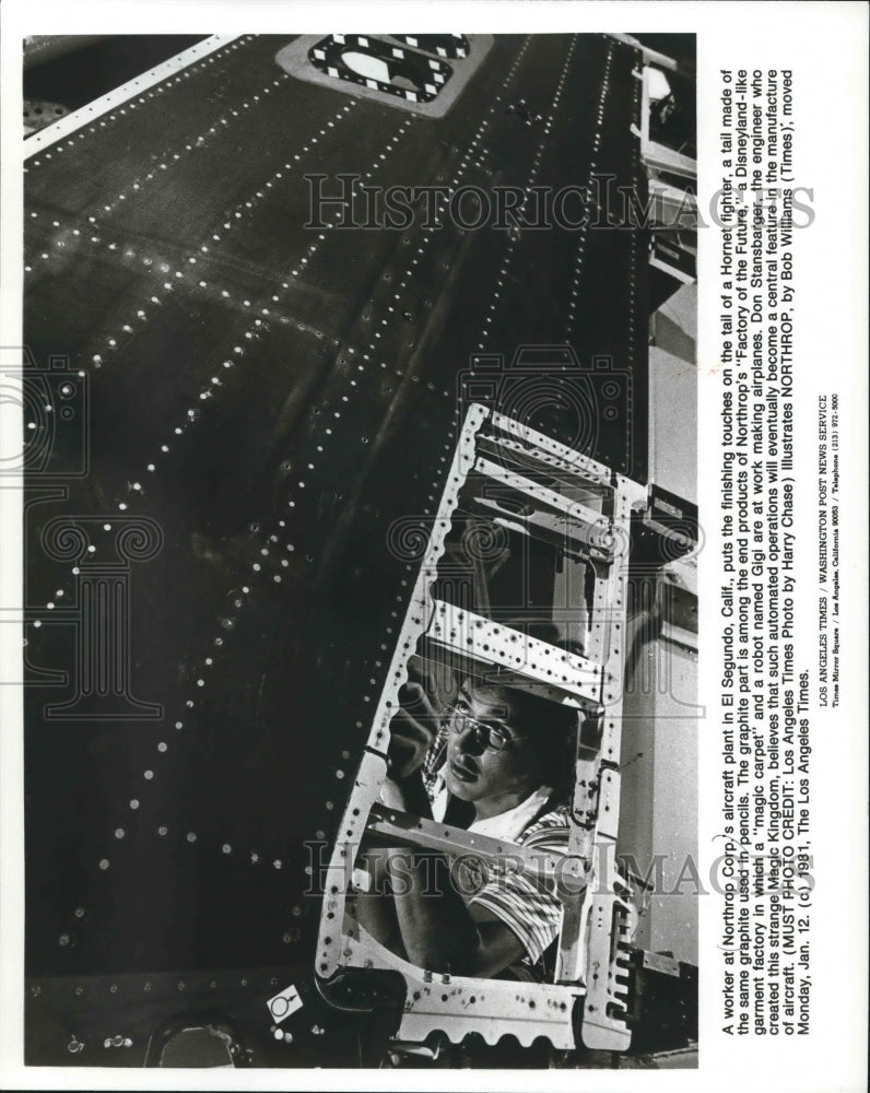 1981 Press Photo Northrop Corp. worker fixes aircraft at El Segundo, California - Historic Images