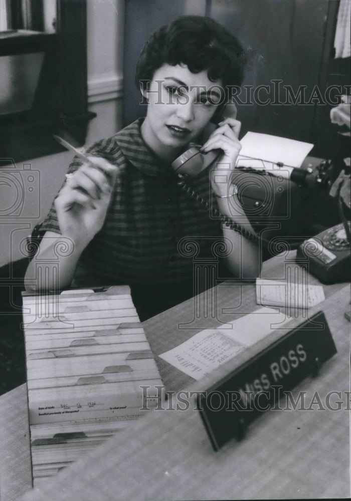 1958 Press Photo Beauty queen and secretary, Miss Ross at Marquette University. - Historic Images