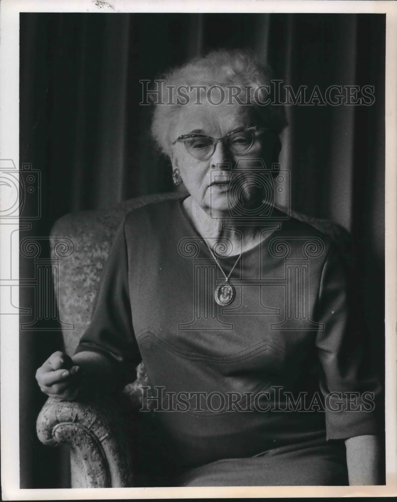 1969 Press Photo Mrs. Mary Hallows Wife of Chief Justice of State Supreme Court - Historic Images