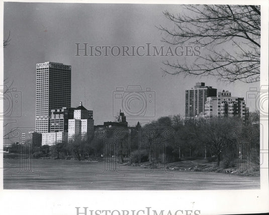 1978 Press Photo Beautiful Spring View Of The Milwaukee City Skyline - mjb61847 - Historic Images