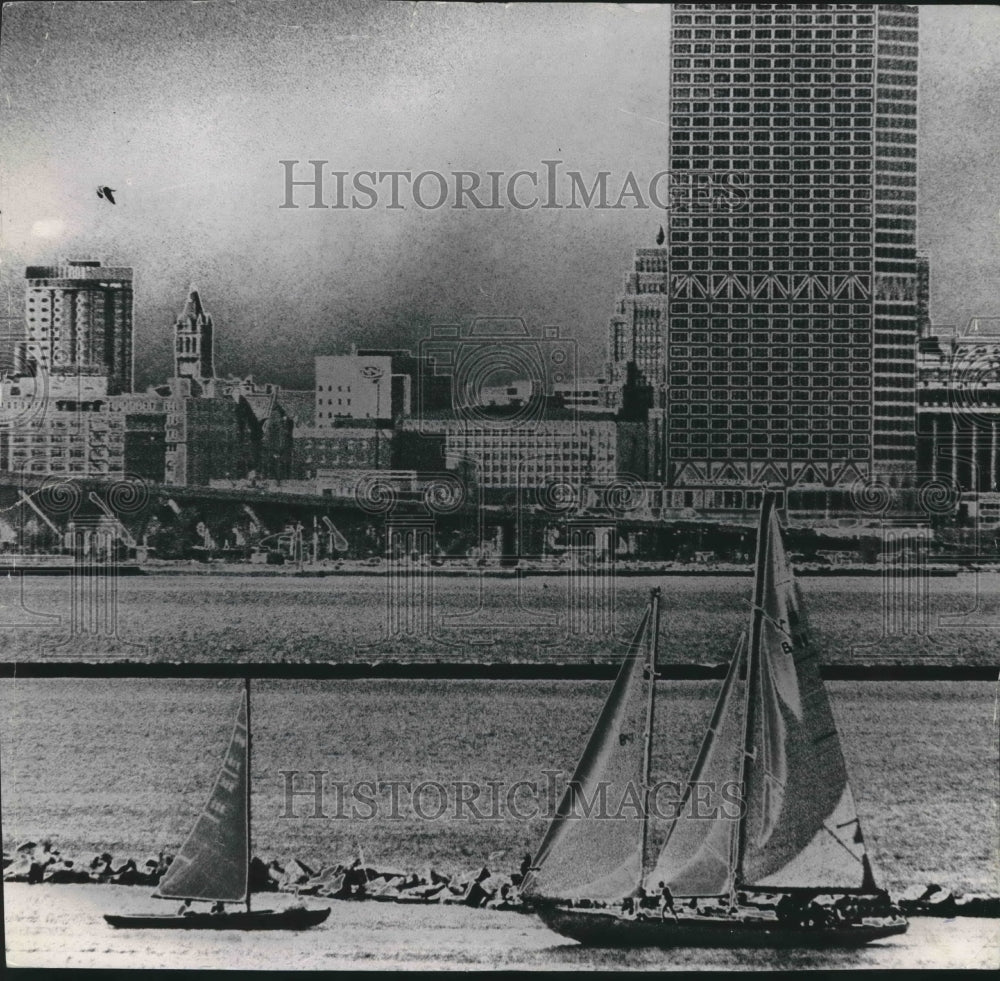 1974 Press Photo View of Milwaukee&#39;s Downtown Structures Across Lake Michigan - Historic Images