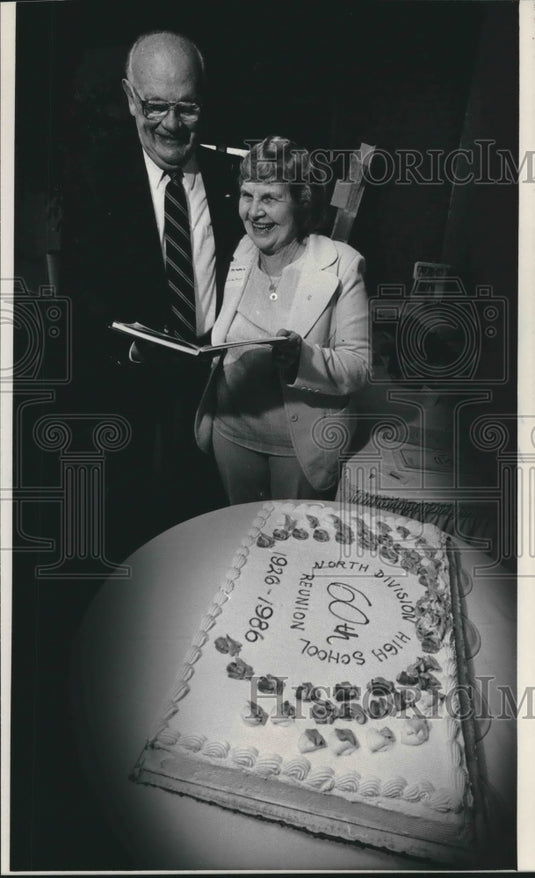 1986 Press Photo Frank & Irma Hermsen, North Division High School 60th reunion - Historic Images