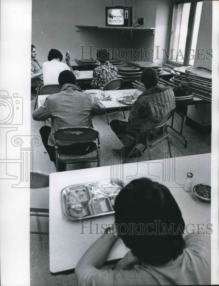 1974 Press Photo Huber Section, Dining Area, Milwaukee County Jail - mjb62091 - Historic Images