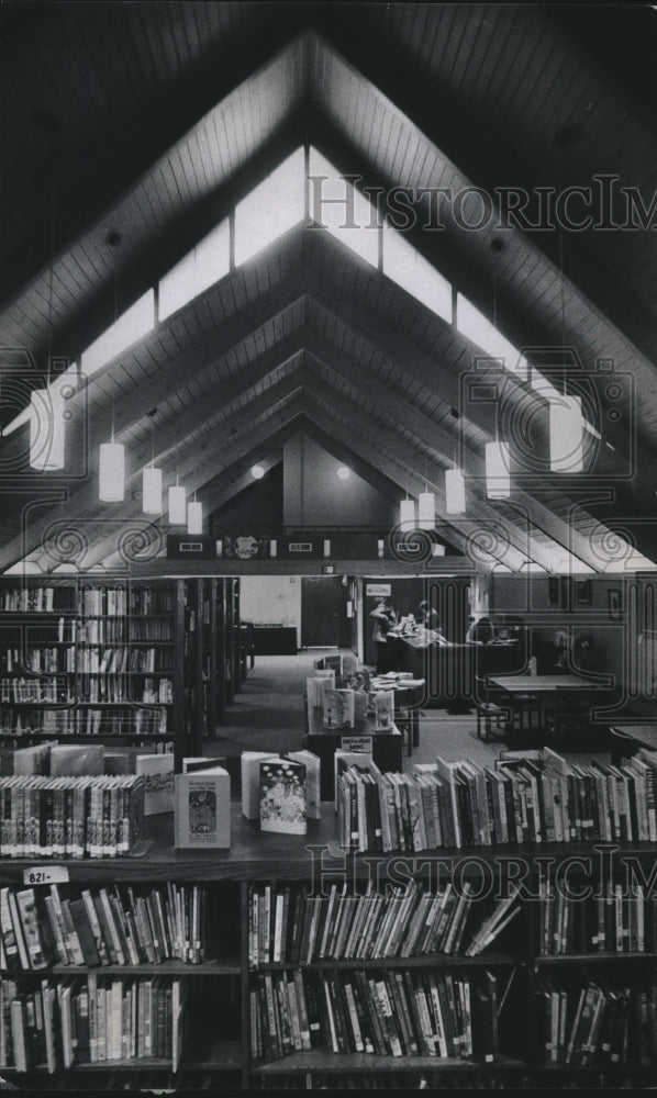 1976 Press Photo Hales Corner, Wisconsin library view from altar area - Historic Images