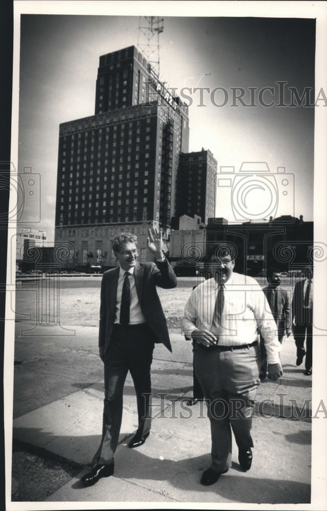 1988 Mayor Norquist and others on unify walk Milwaukee - Historic Images