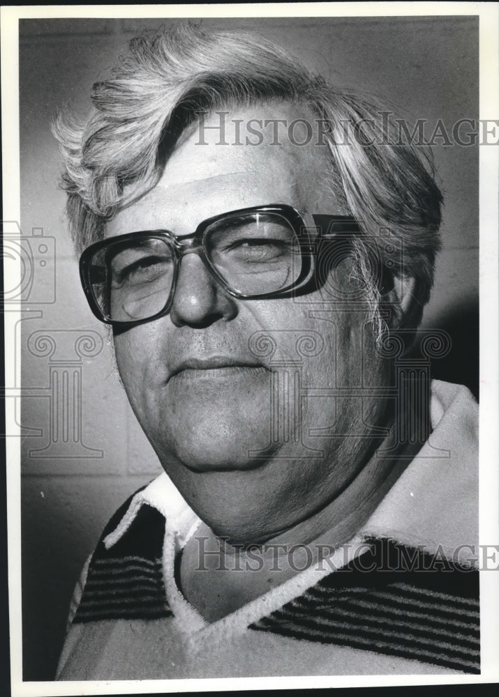 1980 Press Photo Lowell Paffenroth, Principal Hamilba Sussek High School - Historic Images