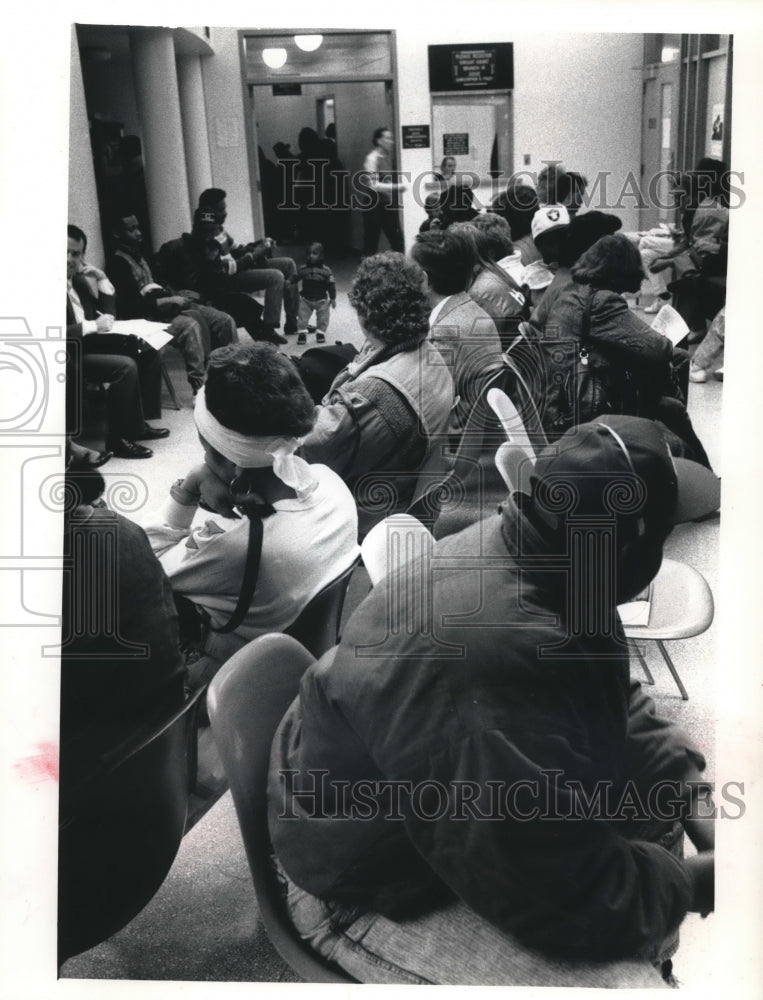 1990 Press Photo People wait for cases at Children&#39;s Court Center - mjb62182 - Historic Images