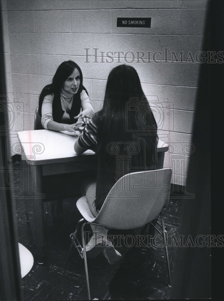 1974 Catherine Kirkendall talks with Children&#39;s Court Center child - Historic Images