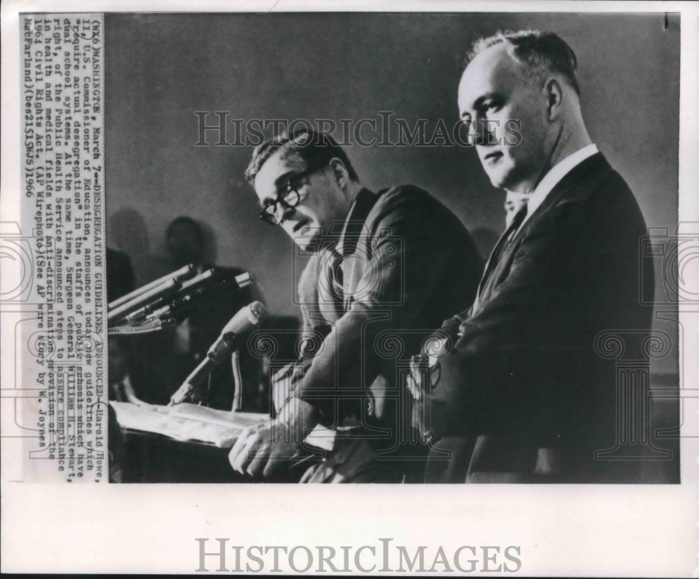 1966 Press Photo Howard Howe, Comm. of Education and Surgeon General Wm. Stewart - Historic Images