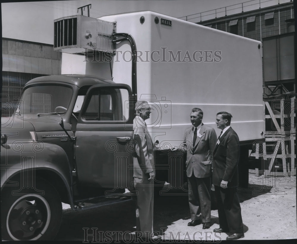 1956 Press Photo Plastic truck box, a refrigerated vehicle of Heil Company - Historic Images